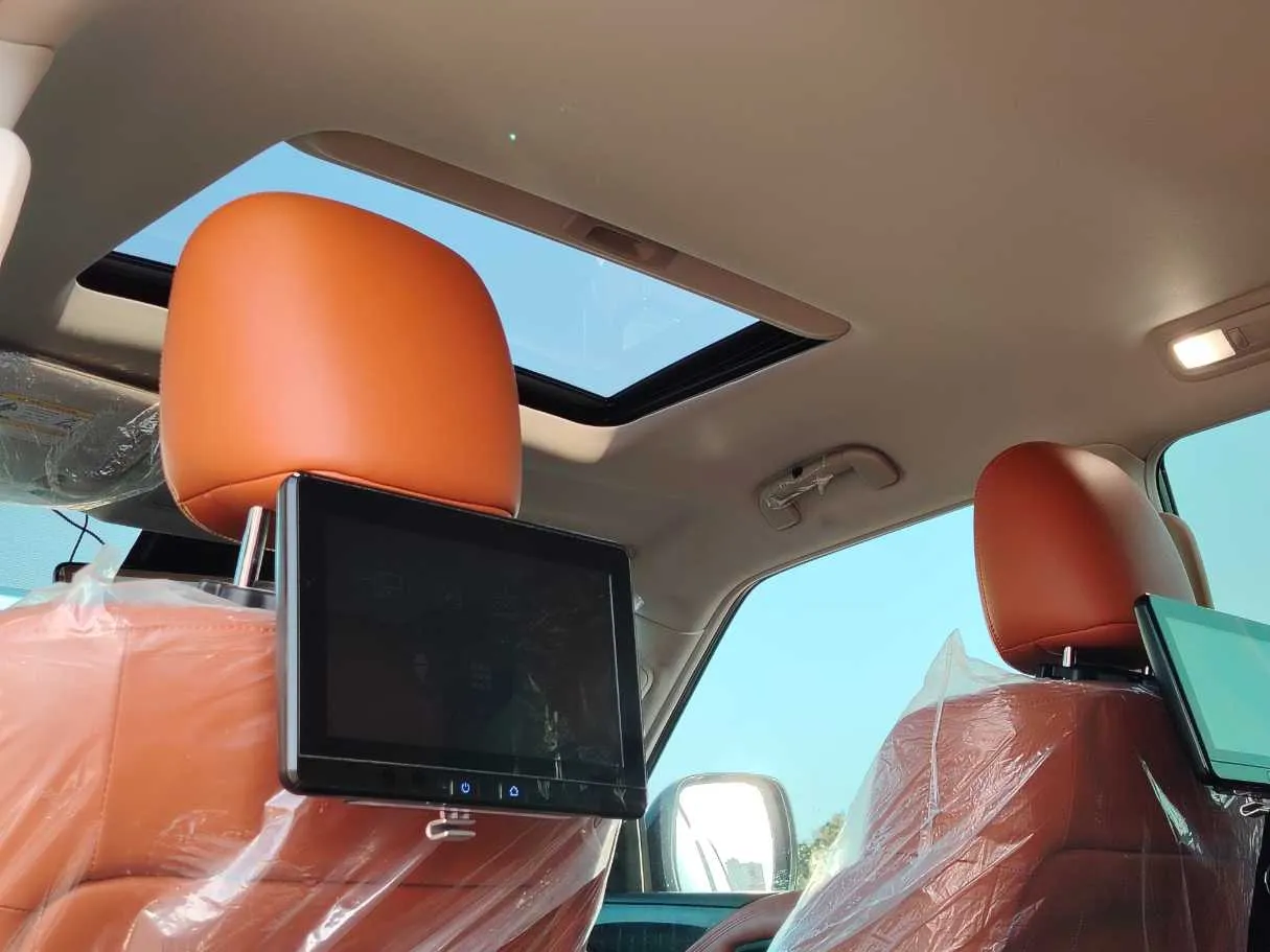 Car image 16