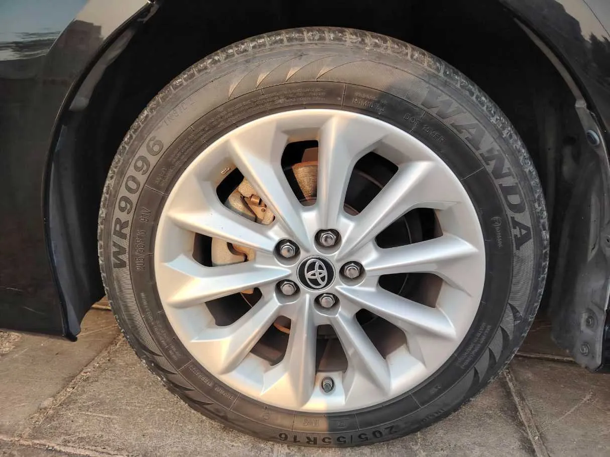 Car image 10