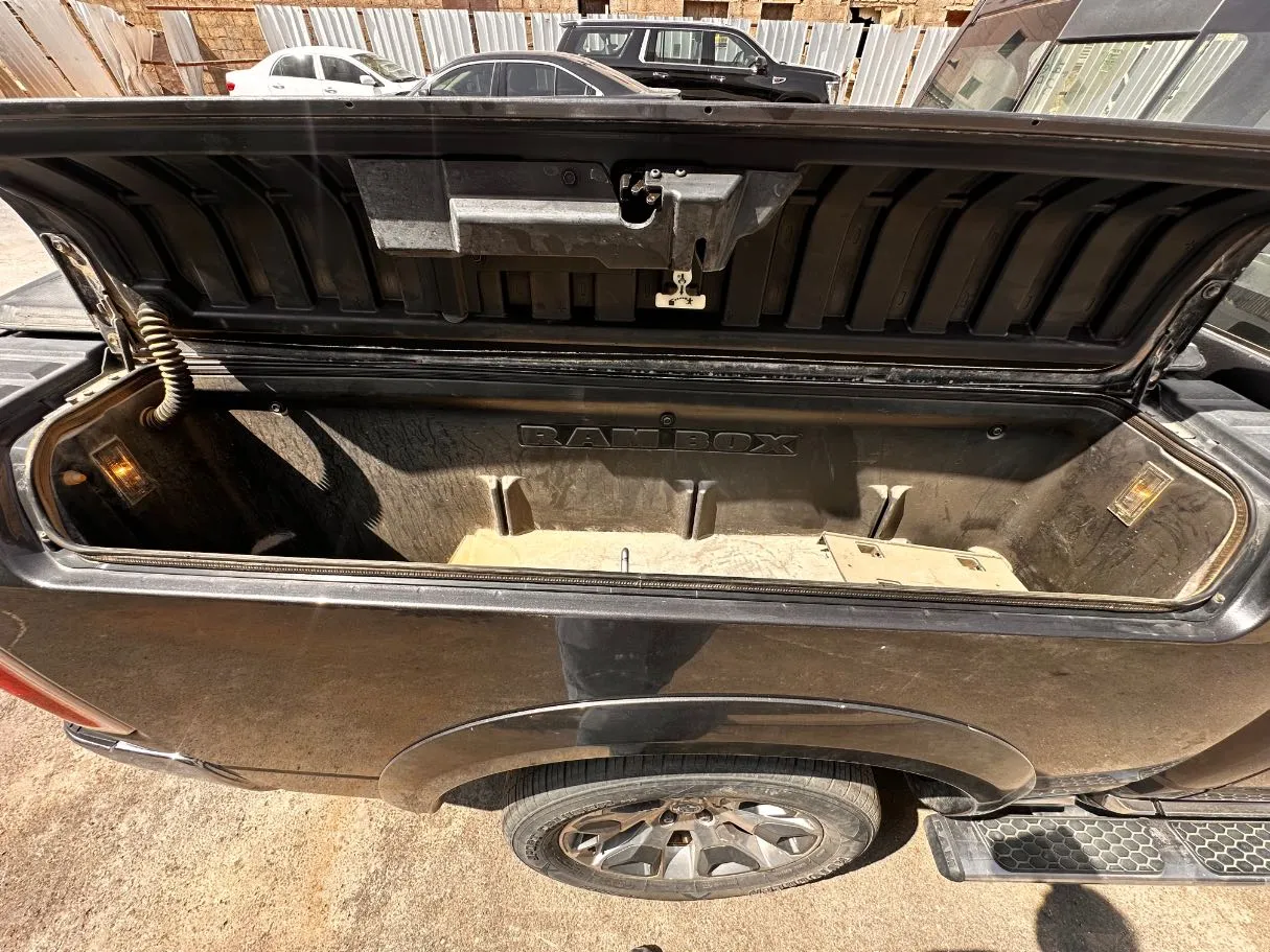 Car image 27