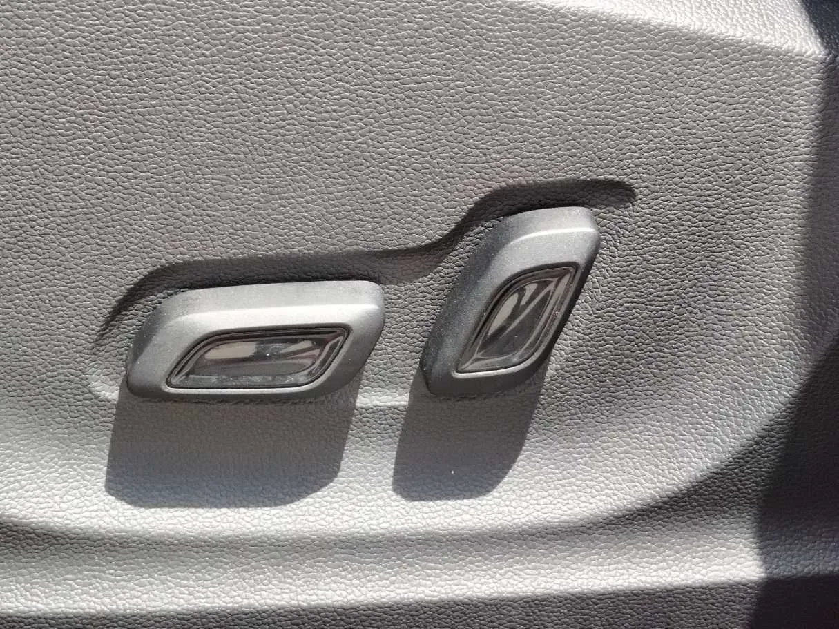 Car image 29