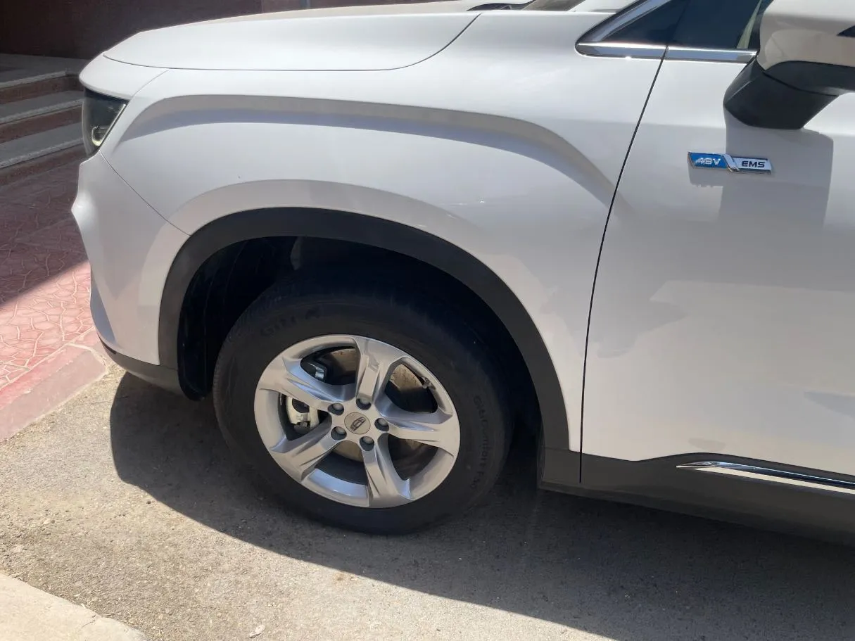Car image 9