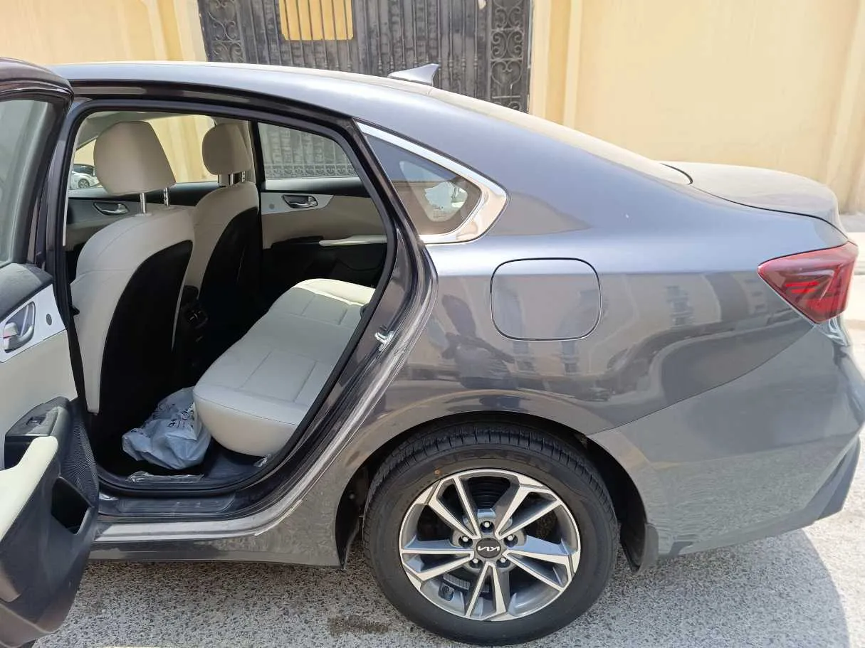 Car image 16