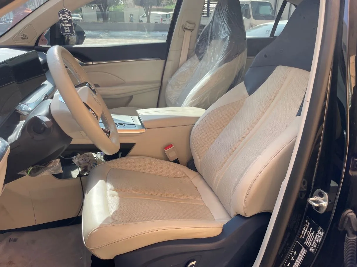 Car image 13