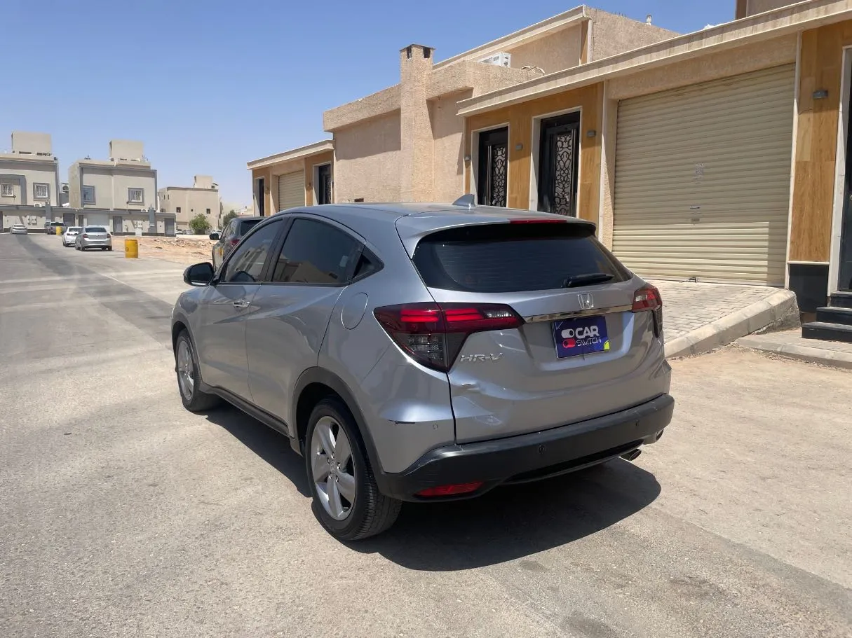 Car image 7