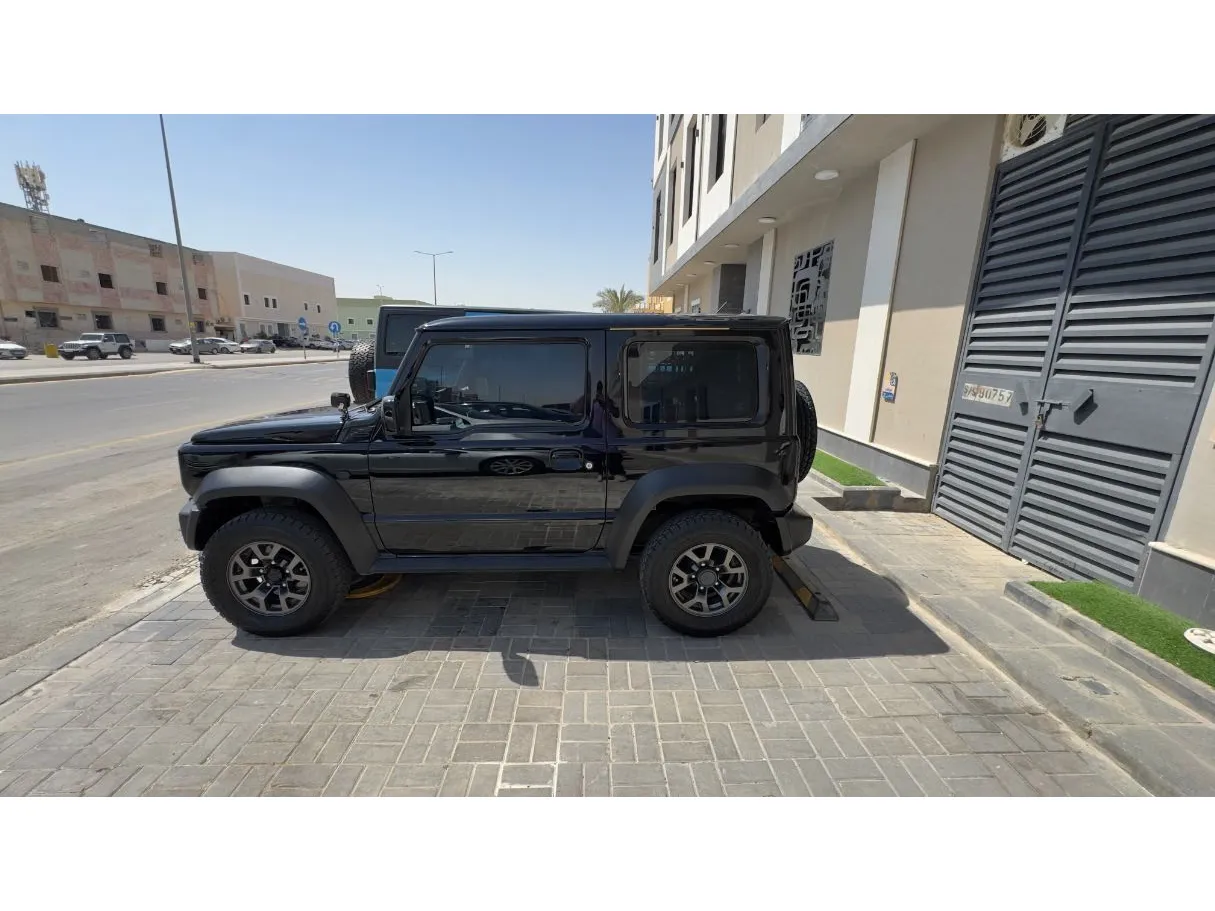 Car image 8