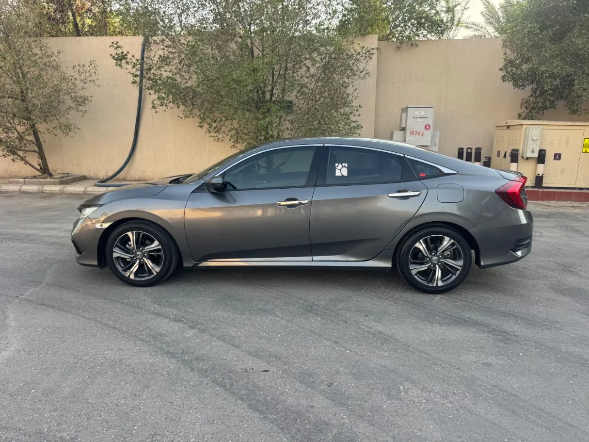 Car image 8