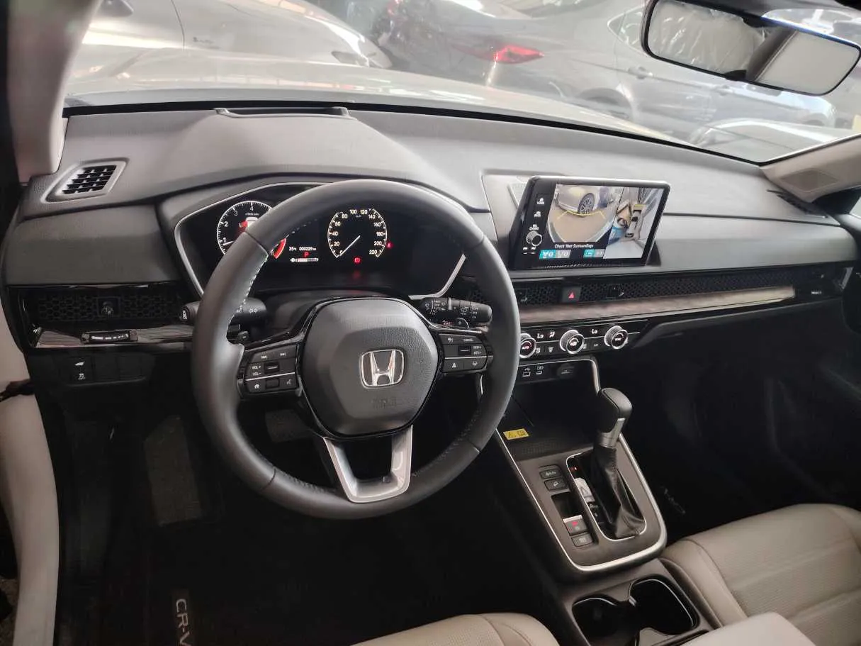 Car image 16