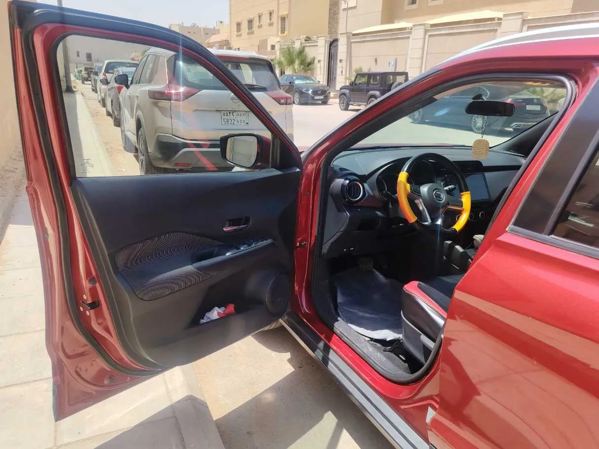 Car image 11