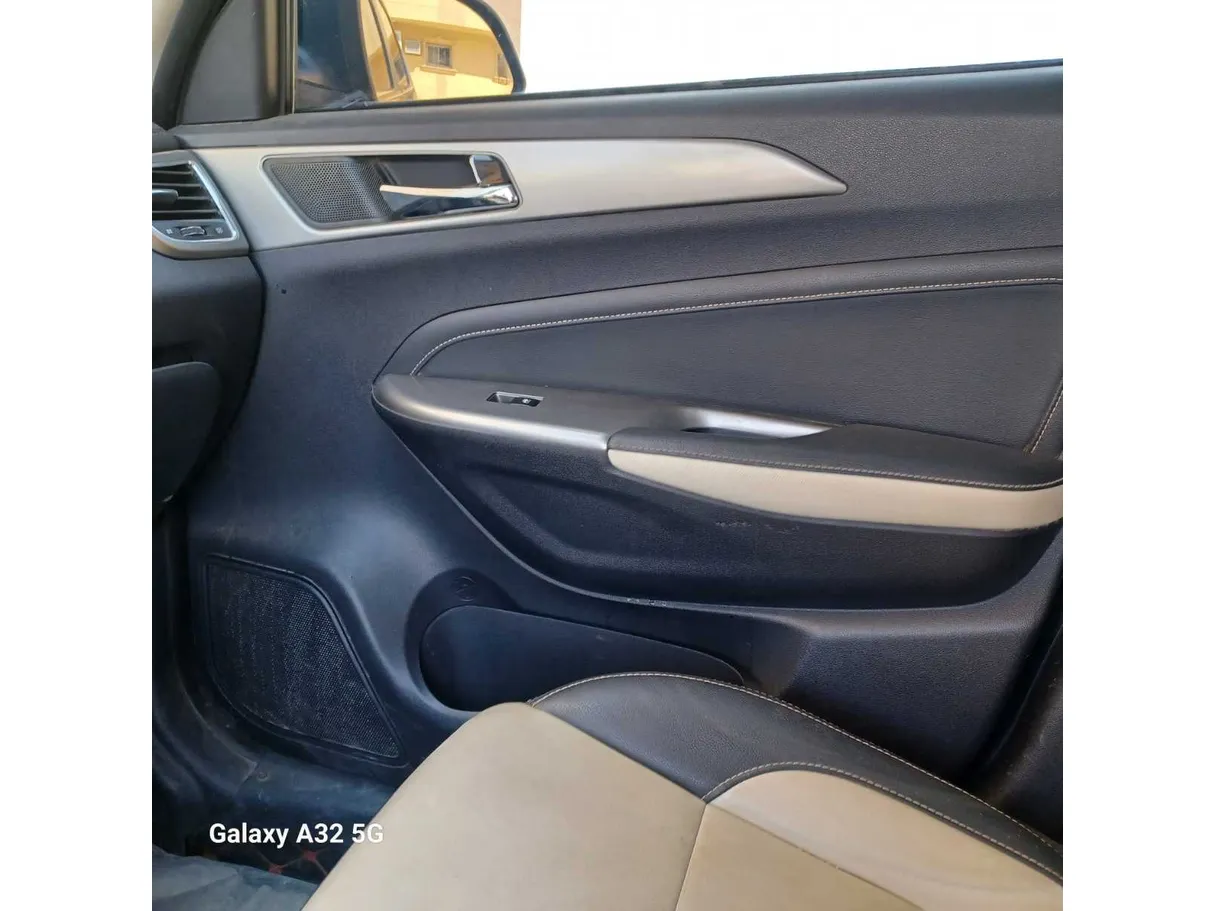 Car image 29