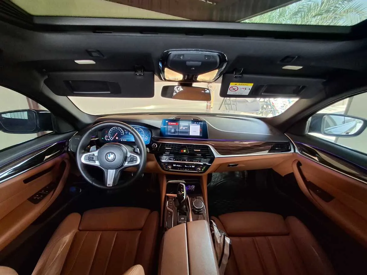 Car image 18