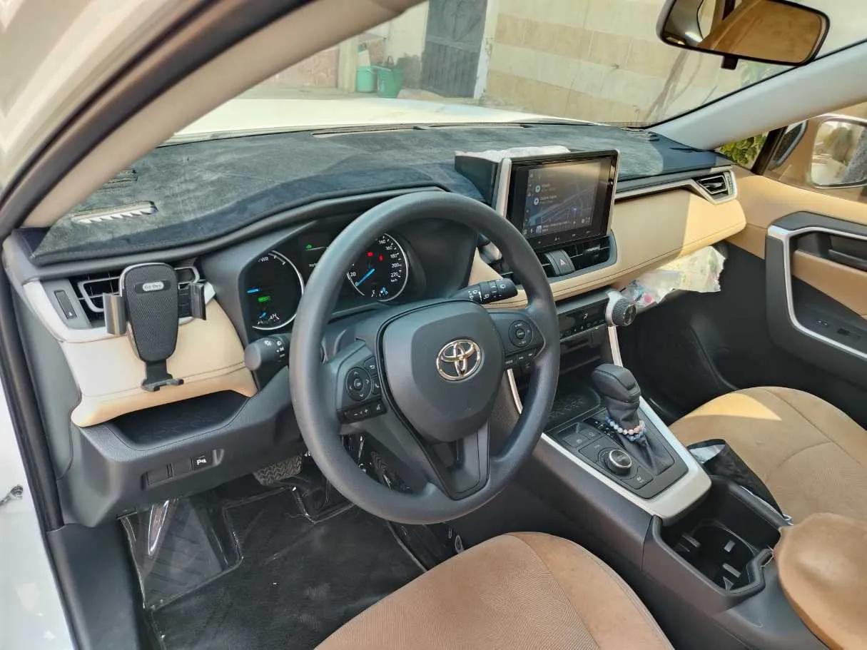 Car image 13