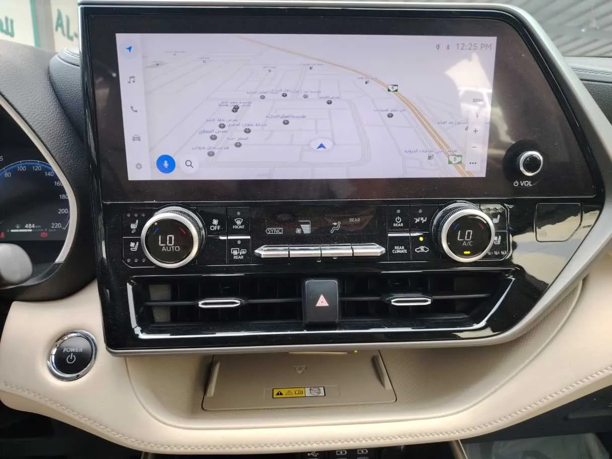 Car image 25