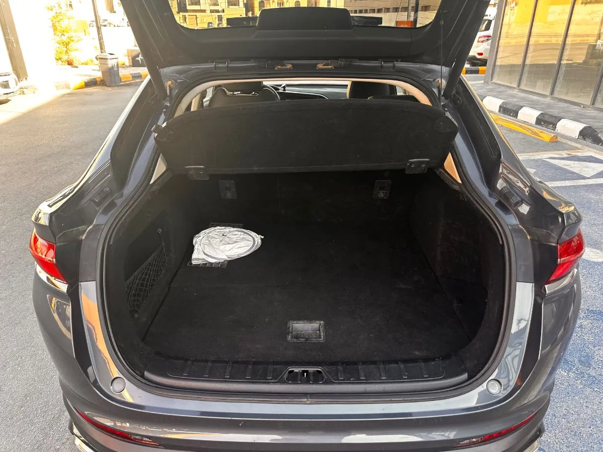 Car image 26