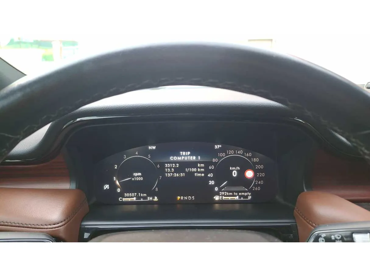 Car image 19