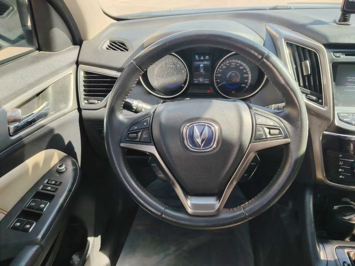 Car image 16