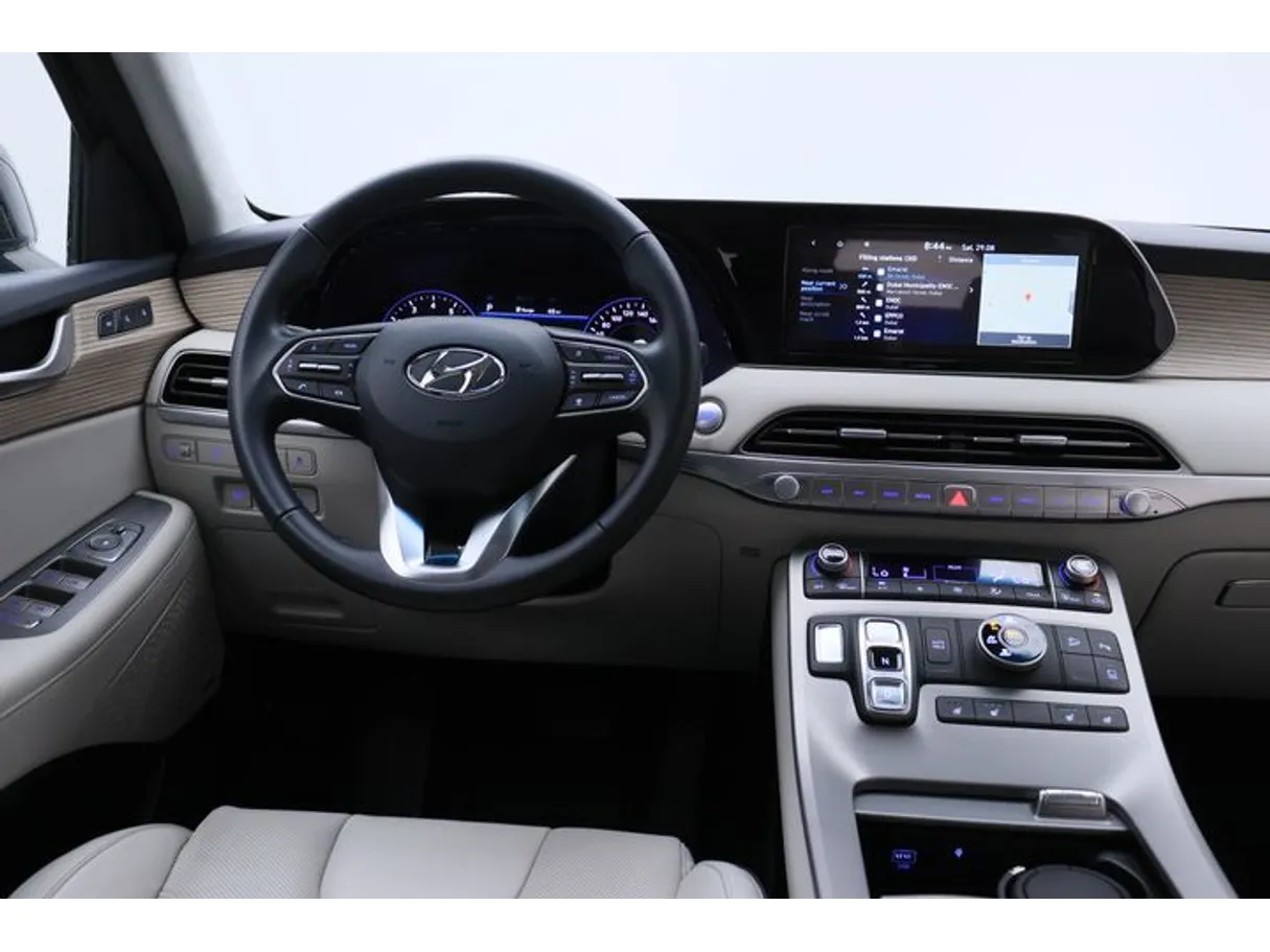 Car image 15