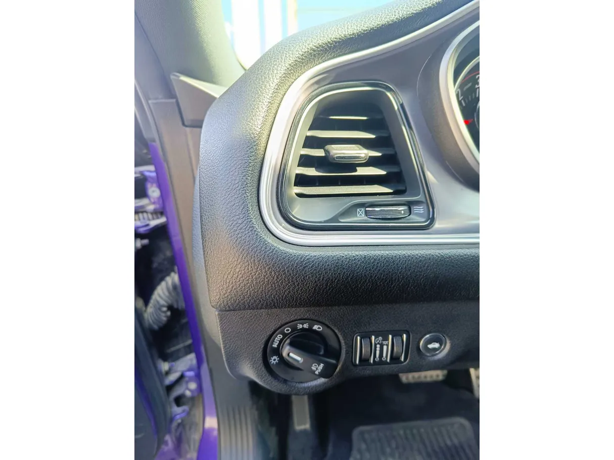 Car image 32
