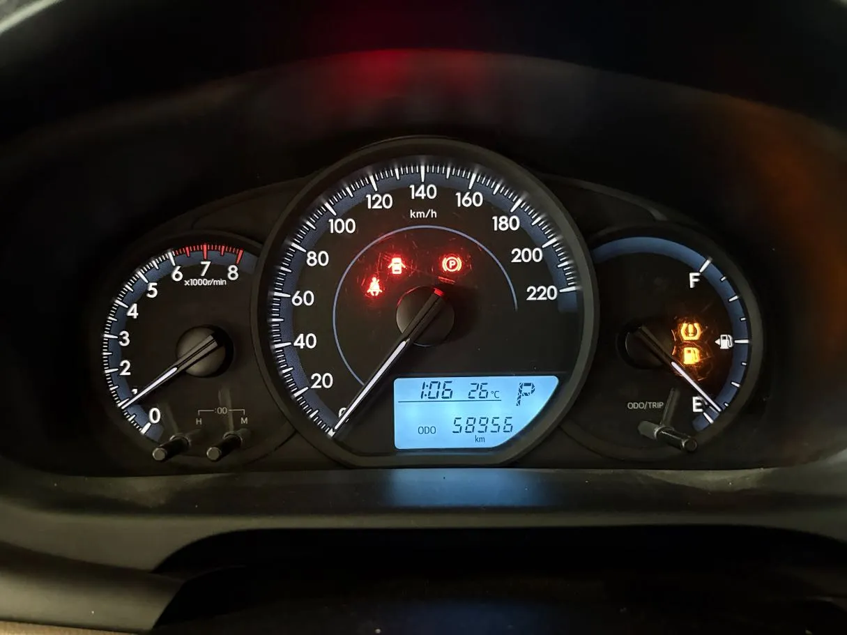 Car image 9