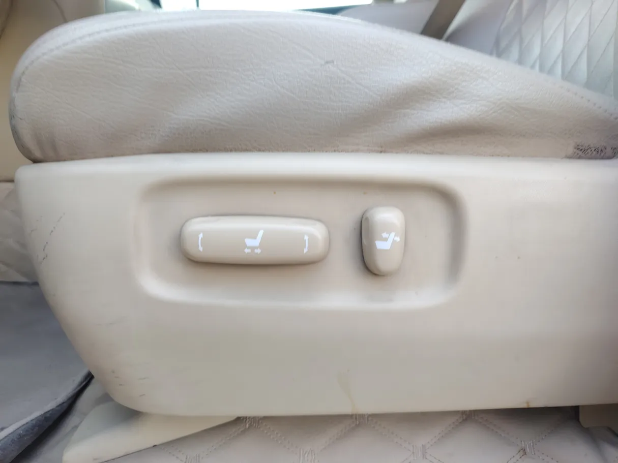 Car image 28