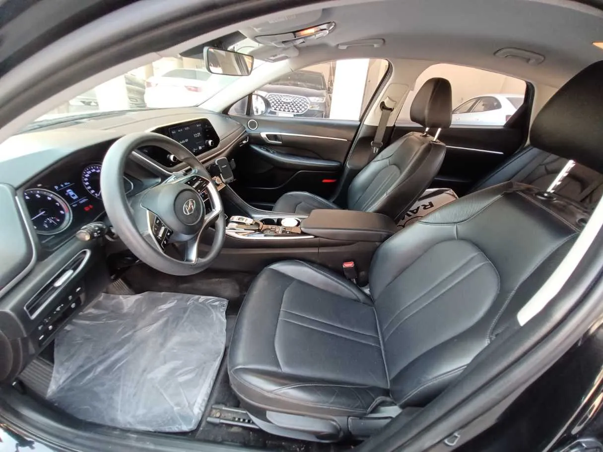 Car image 10