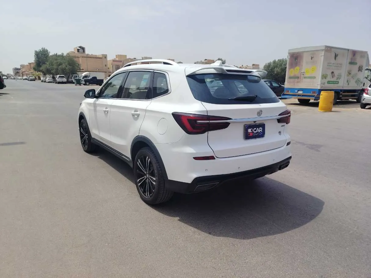 Car image 7
