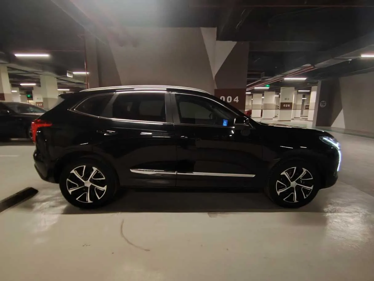 Car image 4