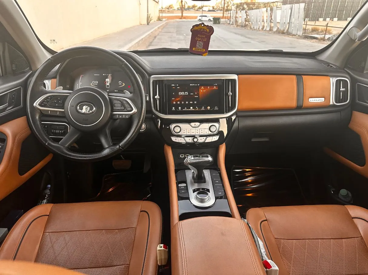 Car image 16