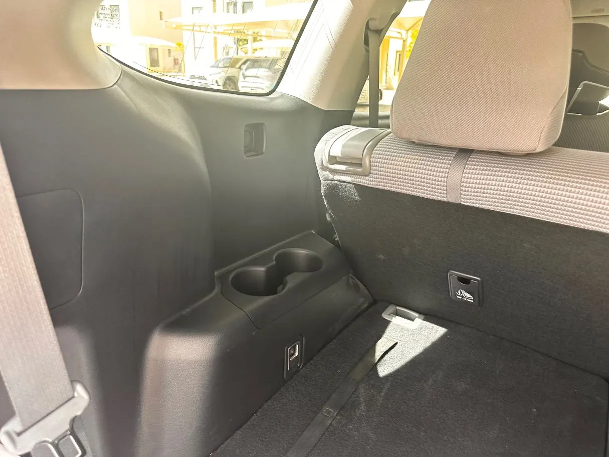 Car image 26