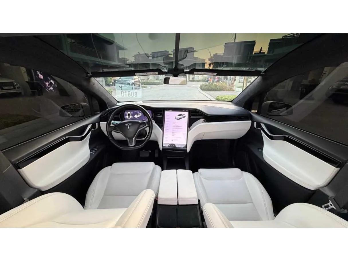 Car image 26