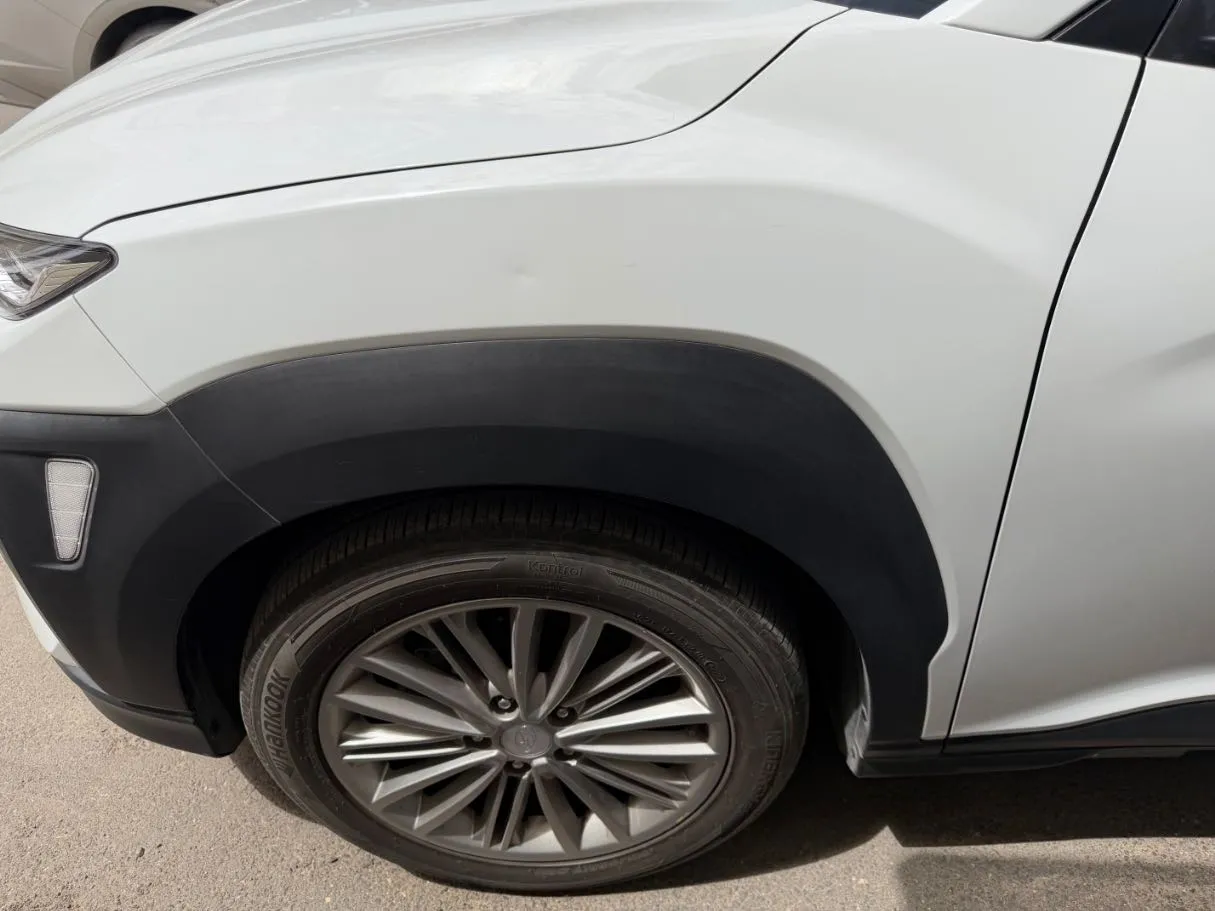Car image 9