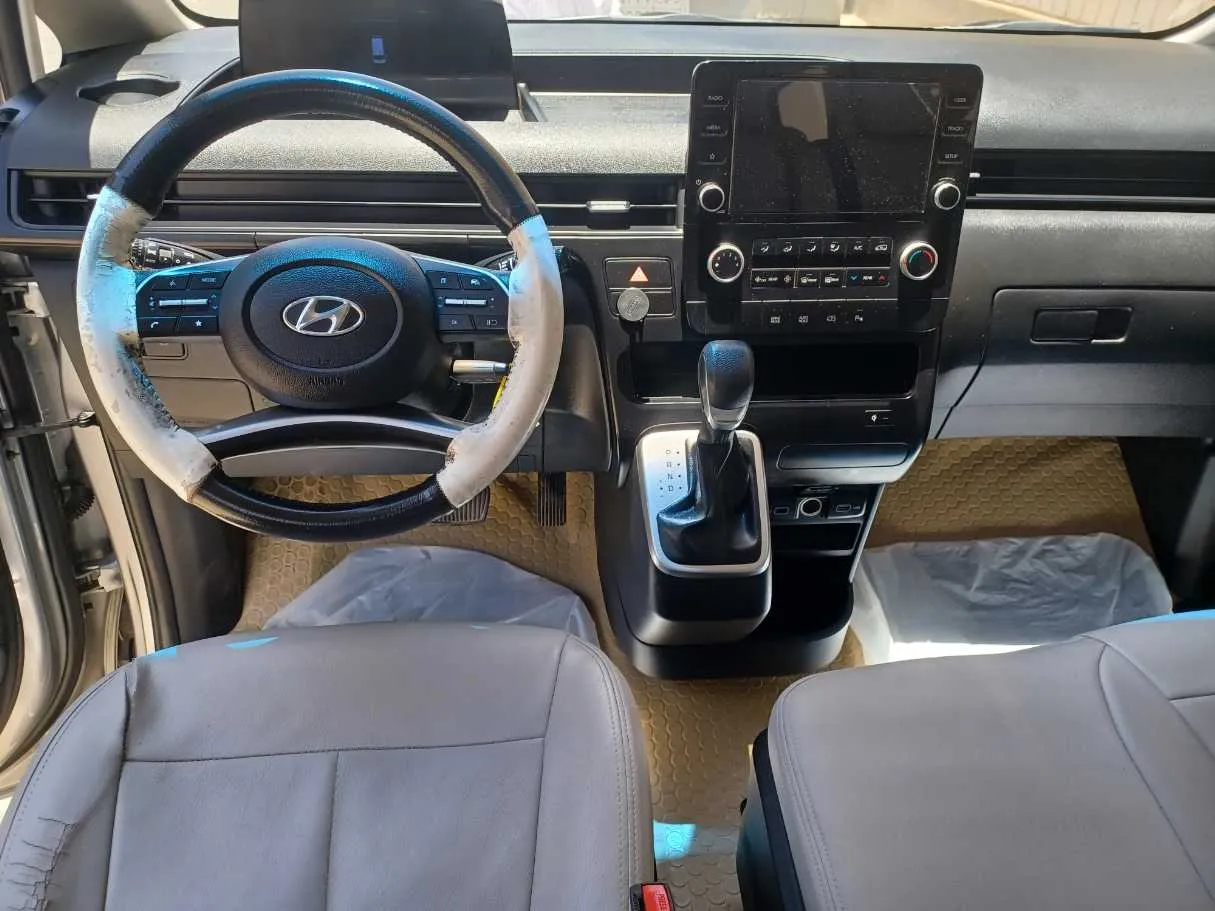 Car image 16
