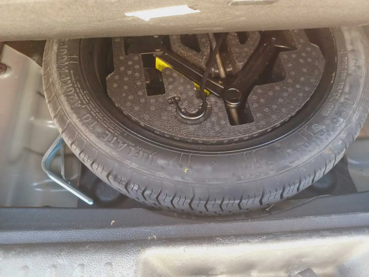 Car image 24