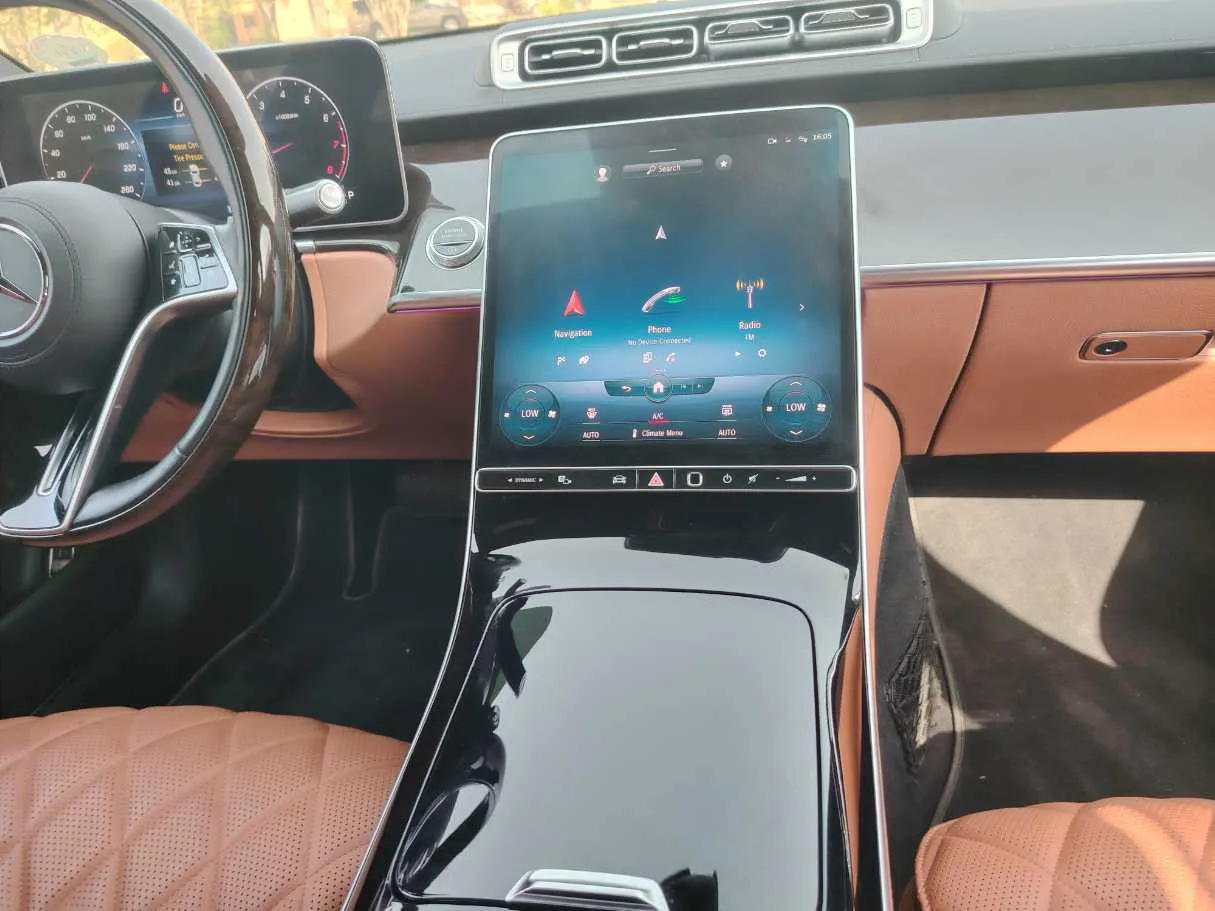 Car image 19
