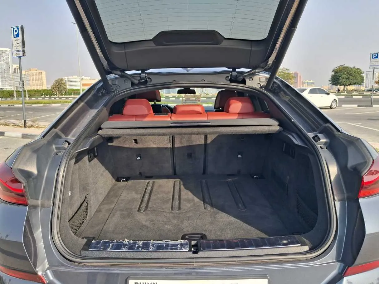 Car image 18