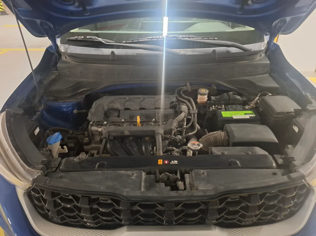 Car image 14