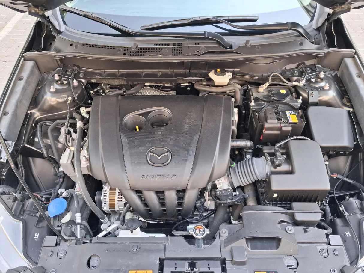 Car image 19