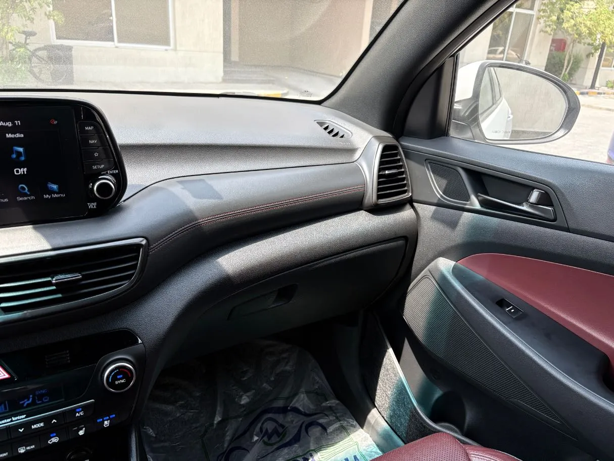 Car image 20