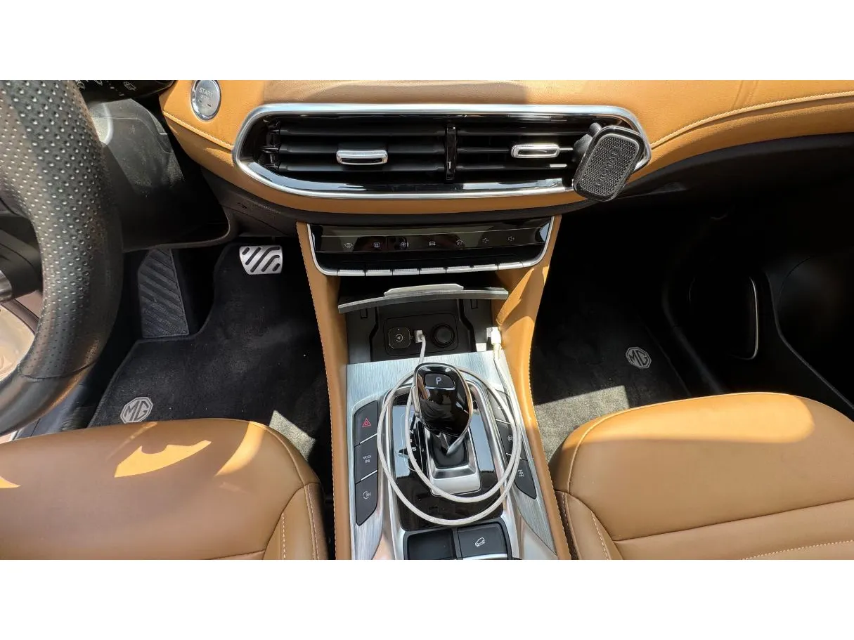 Car image 15