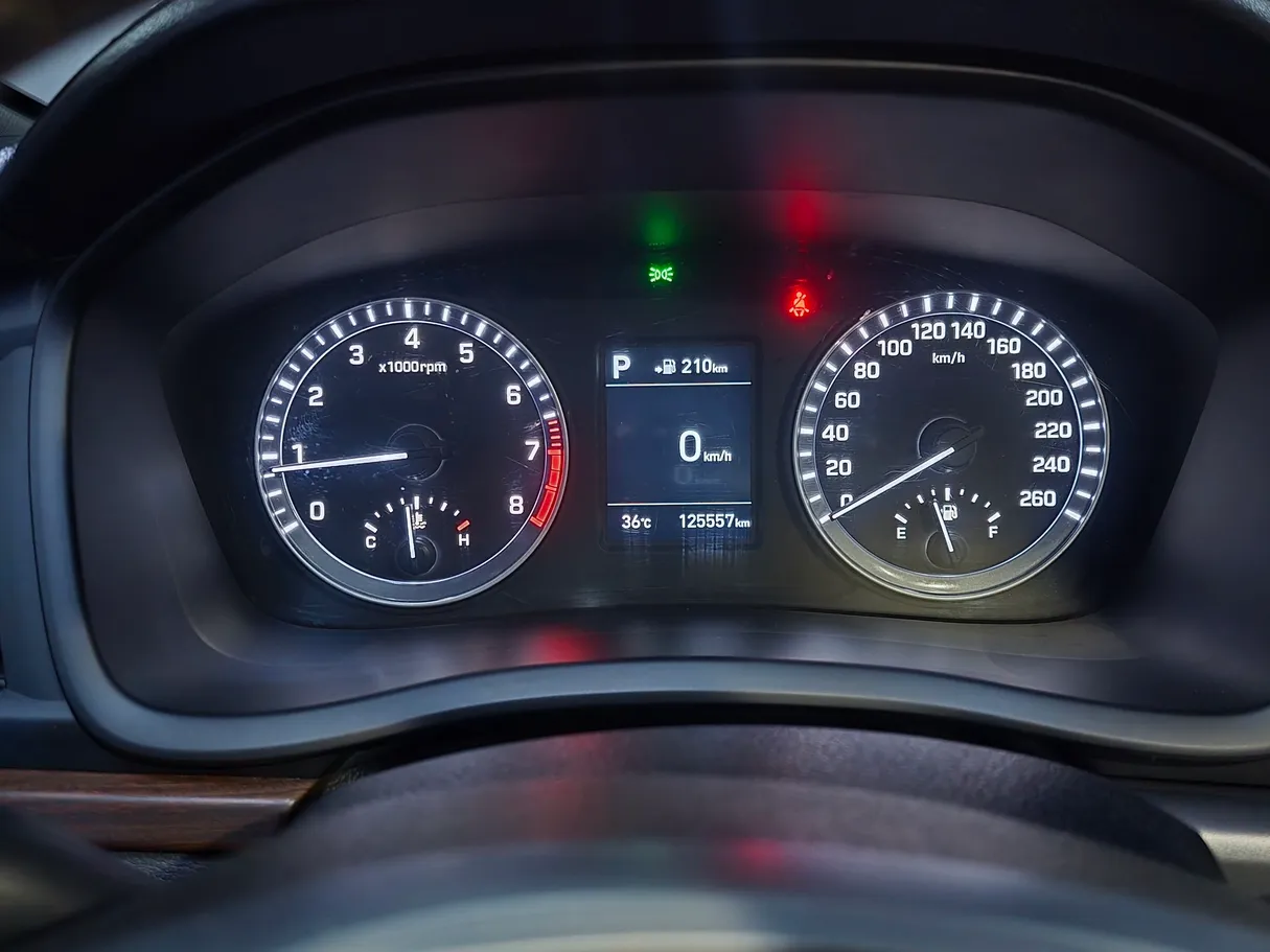 Car image 7