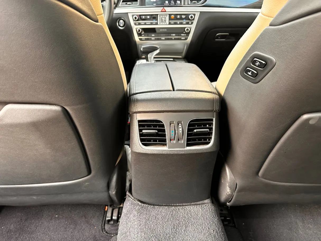 Car image 24