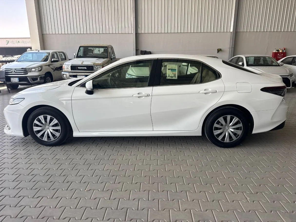 Car image 7