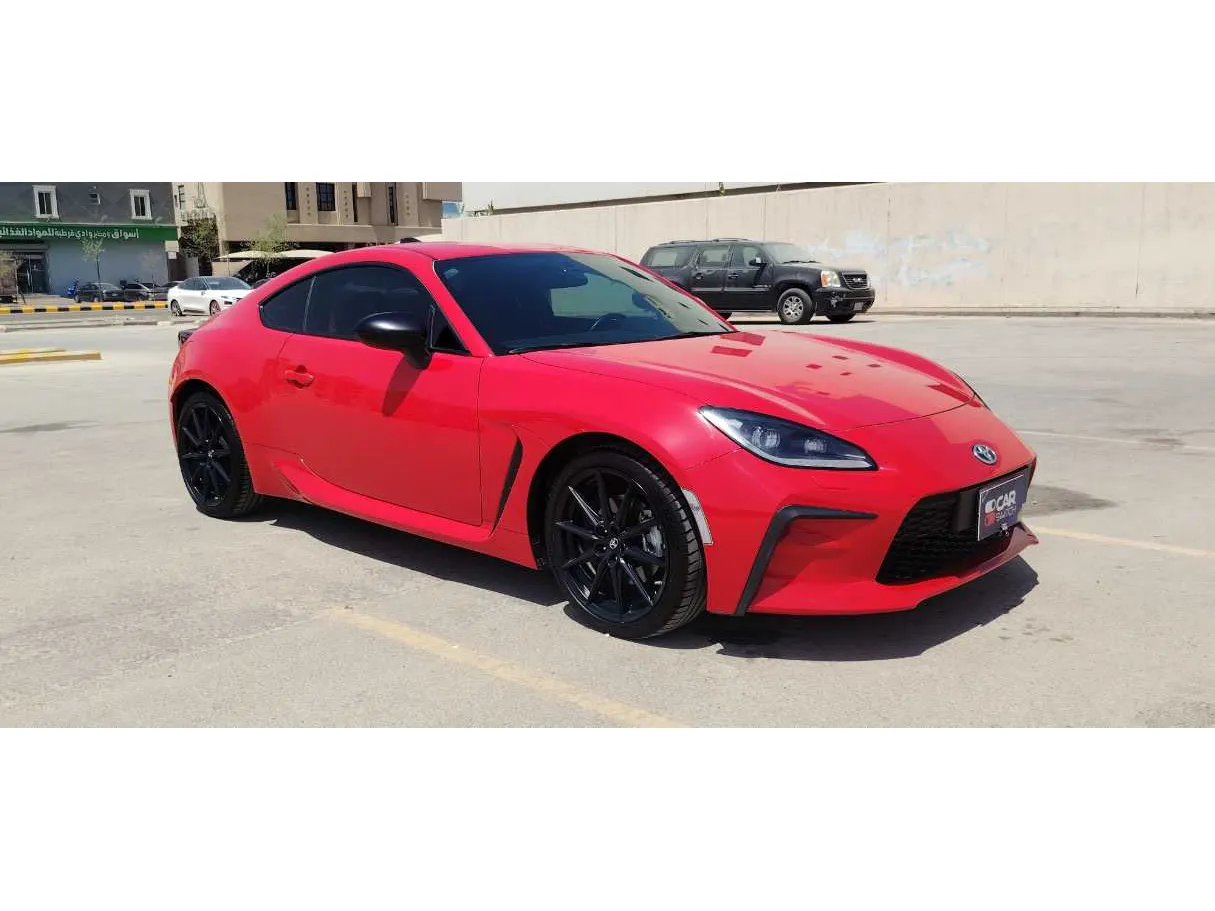 Car image 3