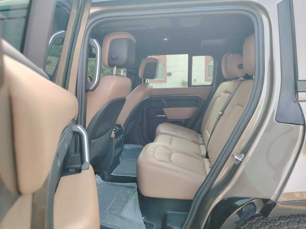 Car image 15