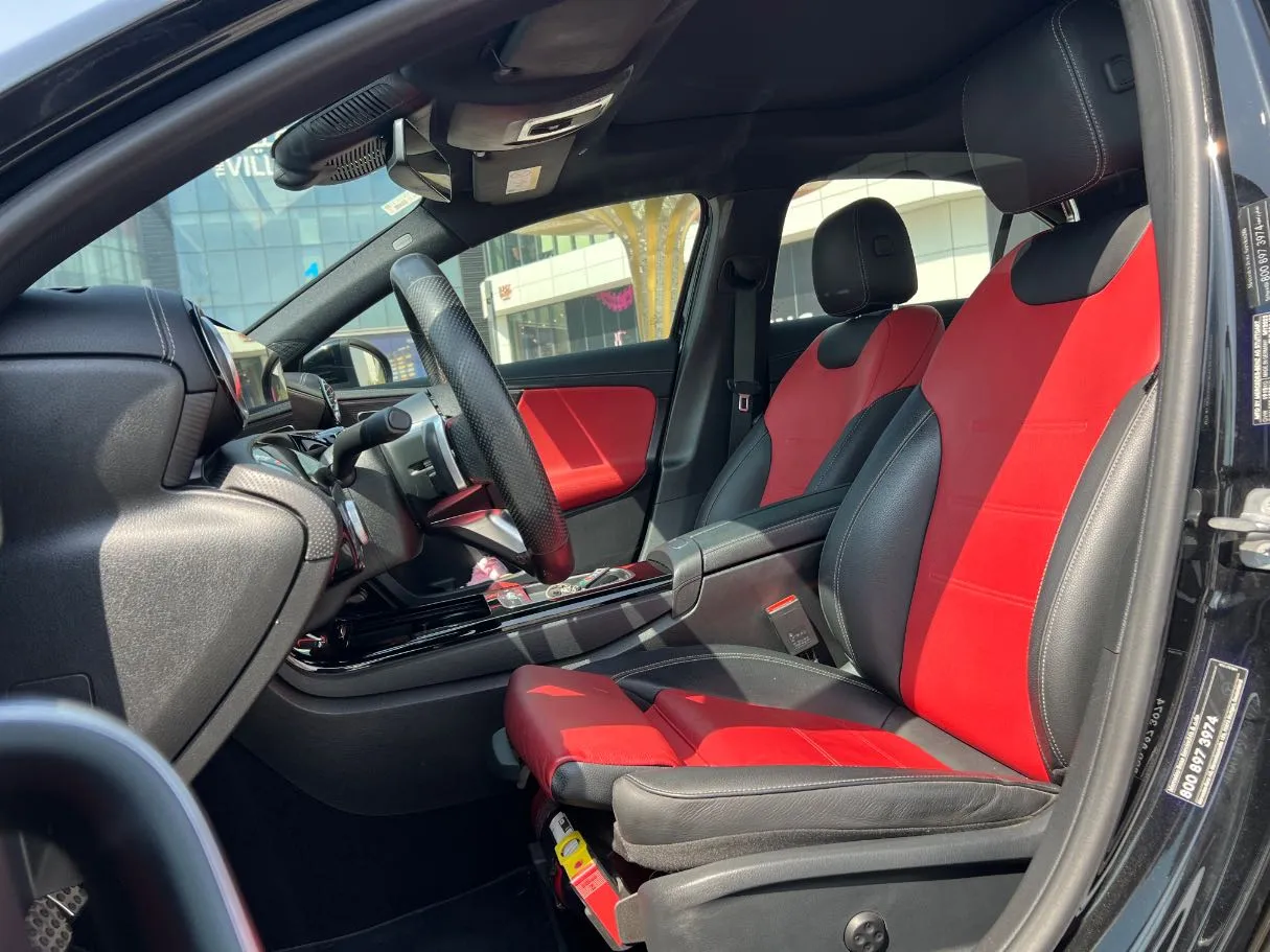 Car image 12