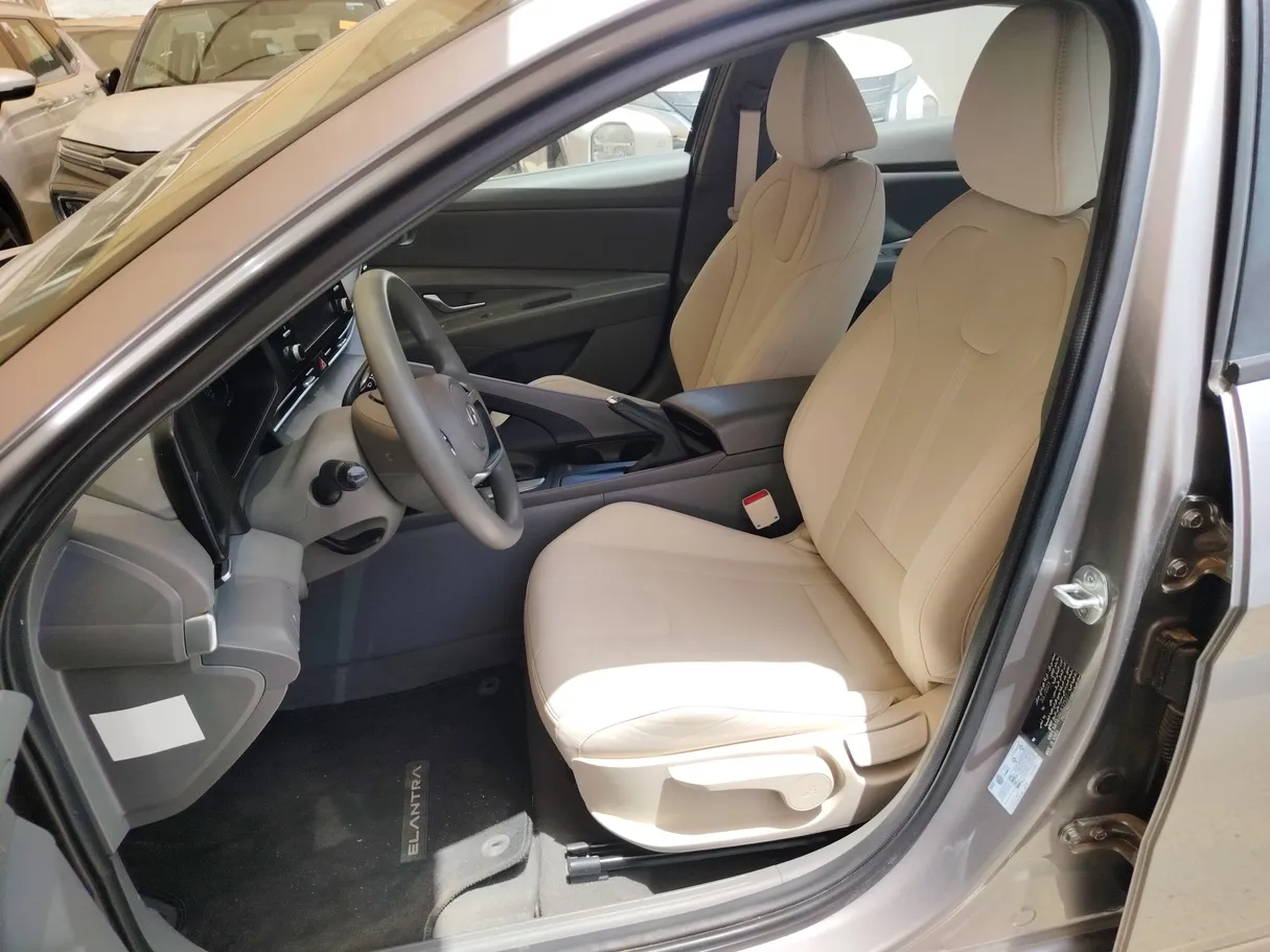 Car image 13