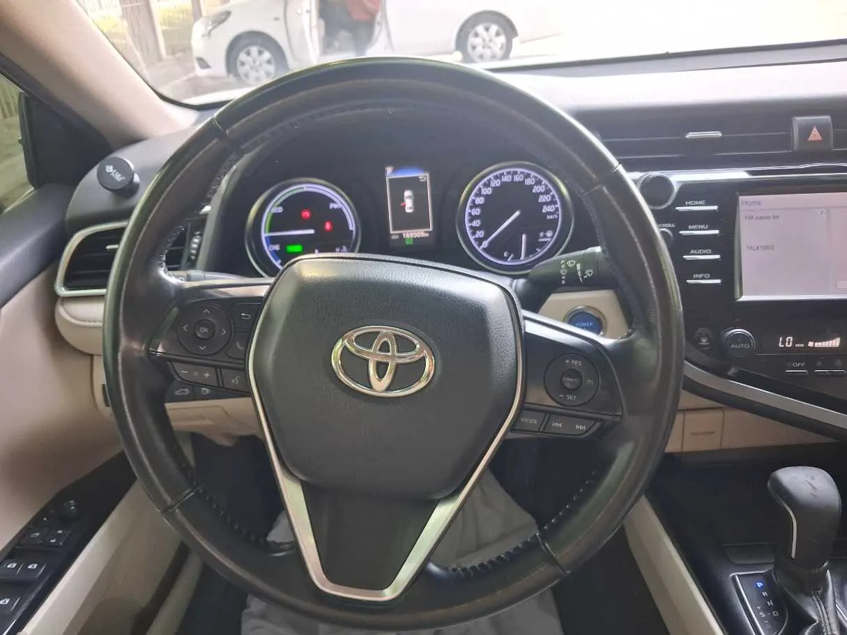 Car image 17