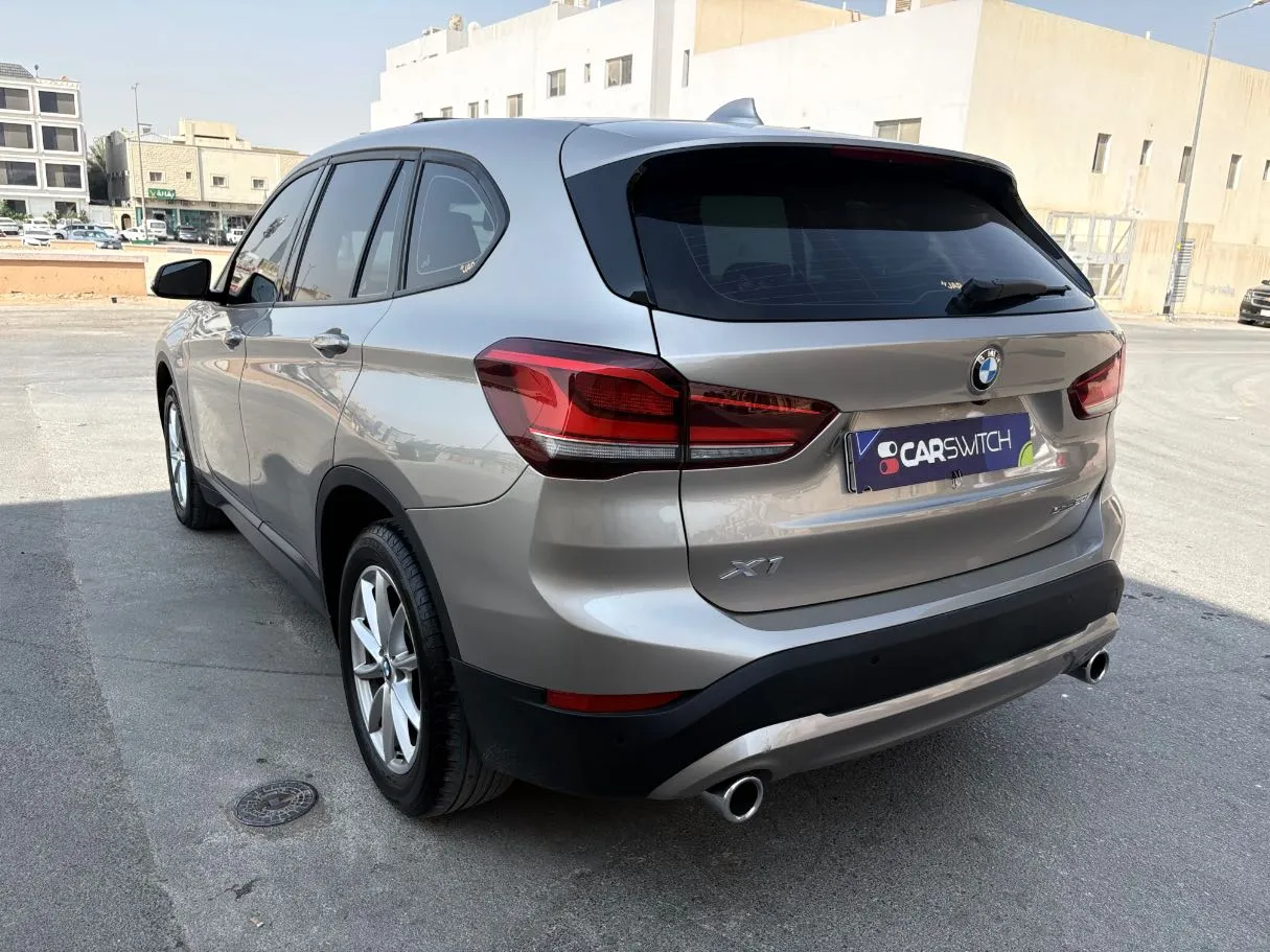 Car image 7