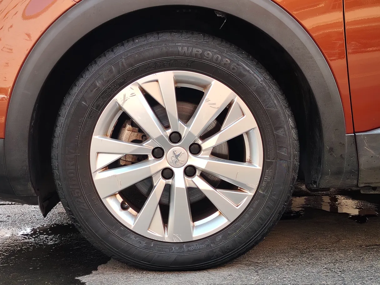 Car image 10