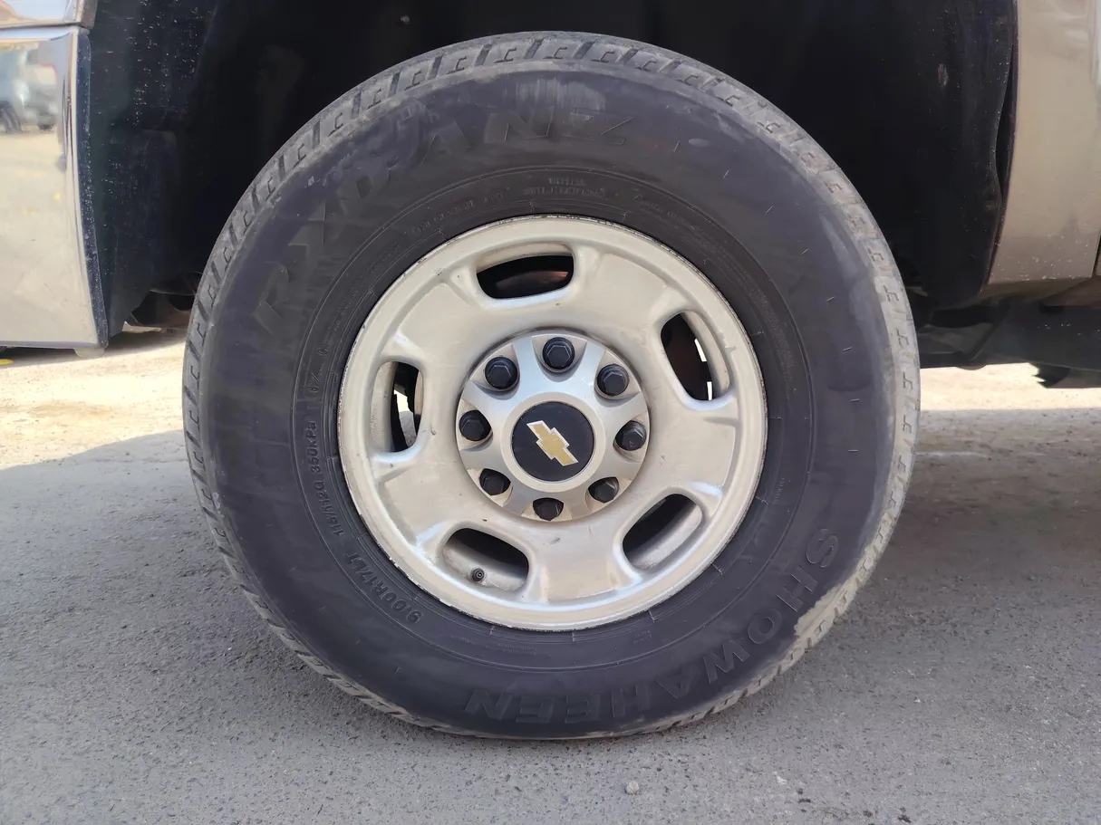 Car image 10
