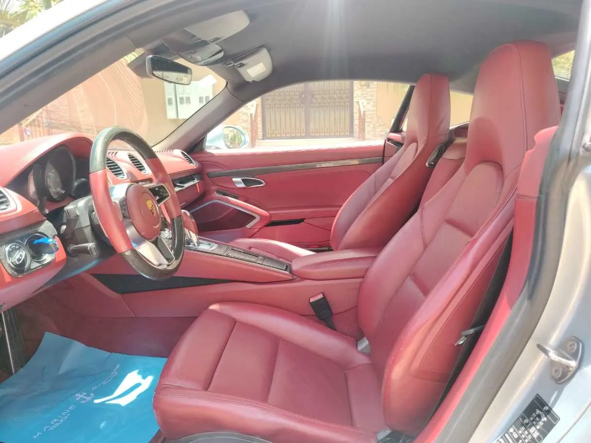 Car image 12